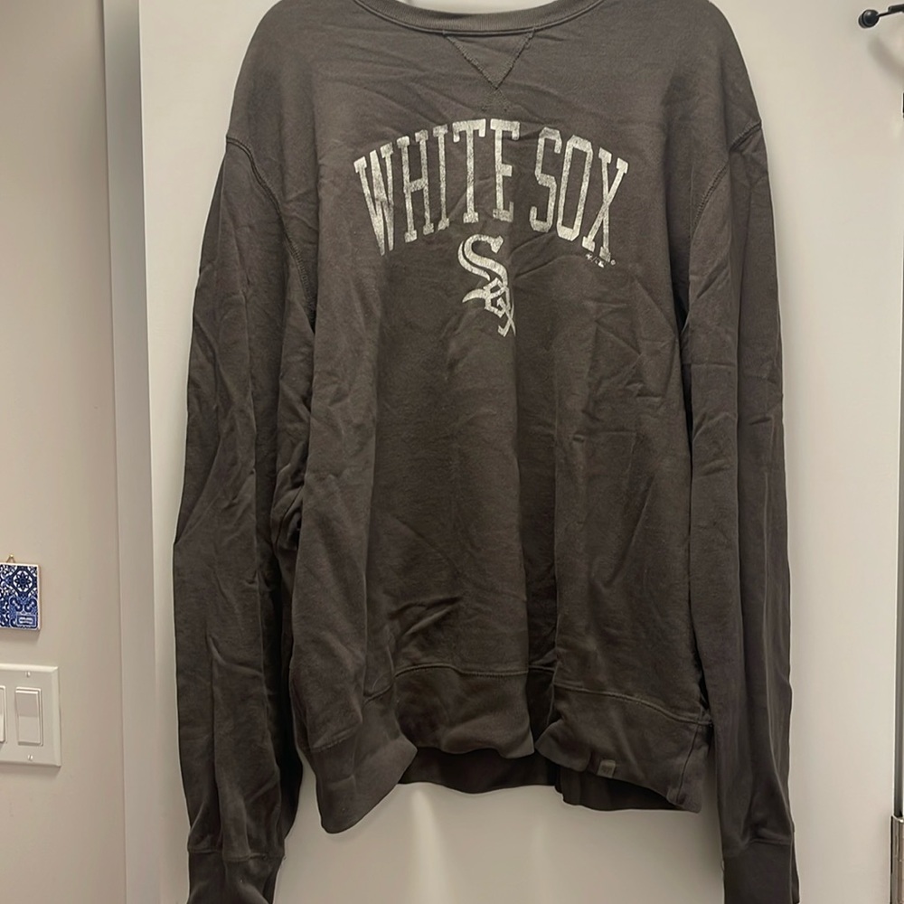 GREY WHITE SOX CREWNECK